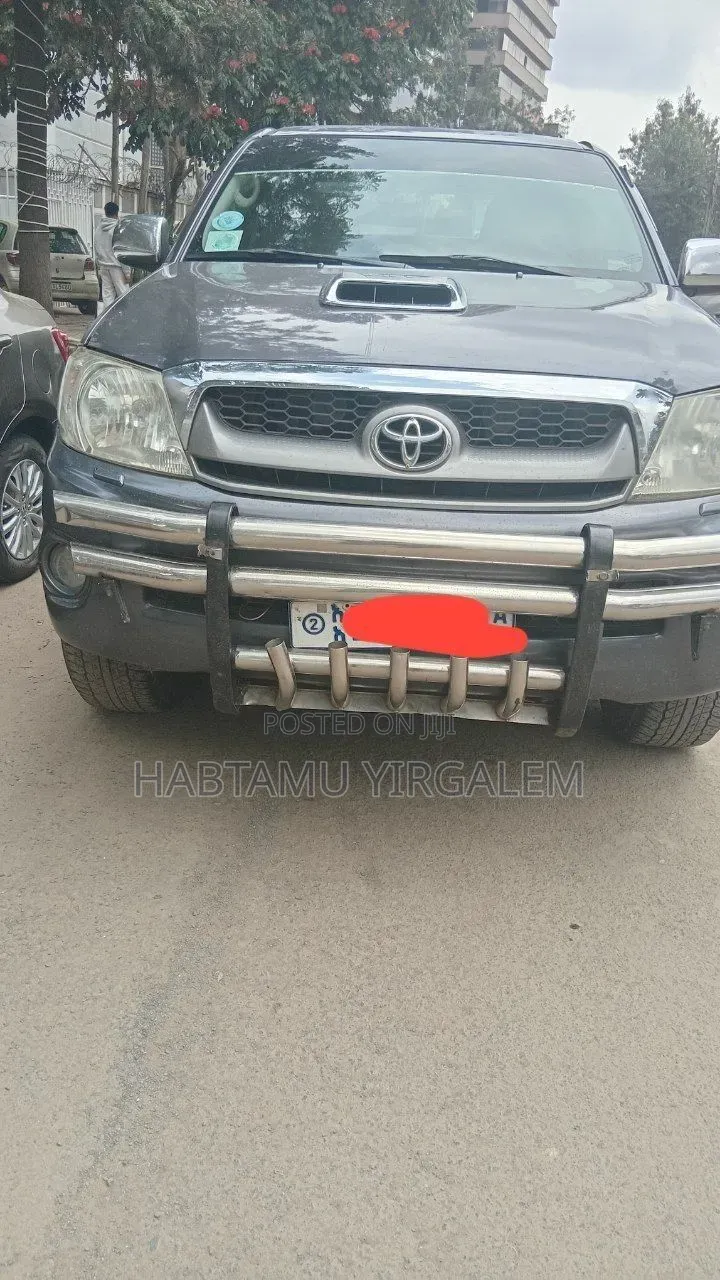 Toyota Hilux 2012 Gray