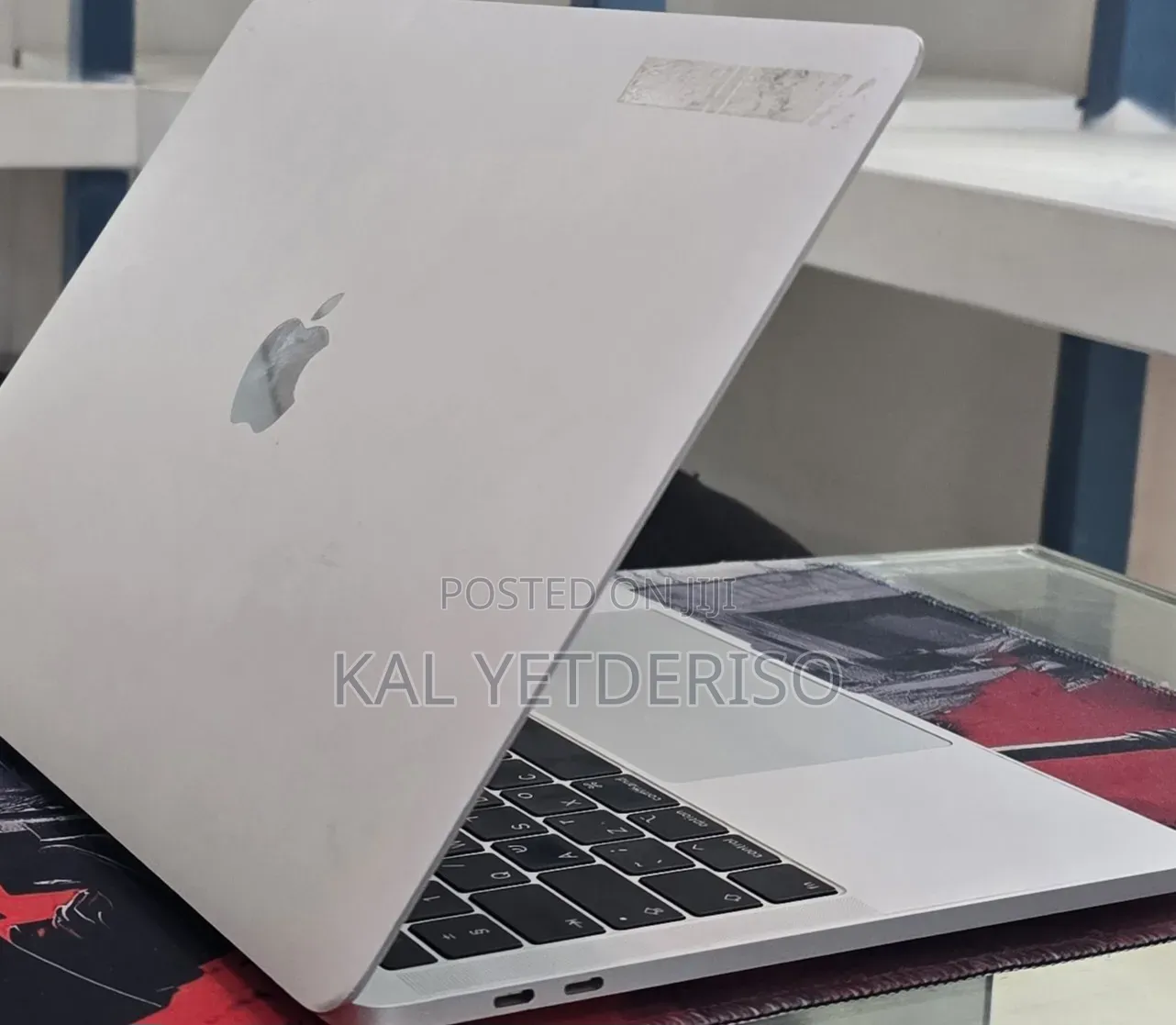 New Laptop Apple MacBook Pro 2018 16GB Intel Core i5 SSD 256GB