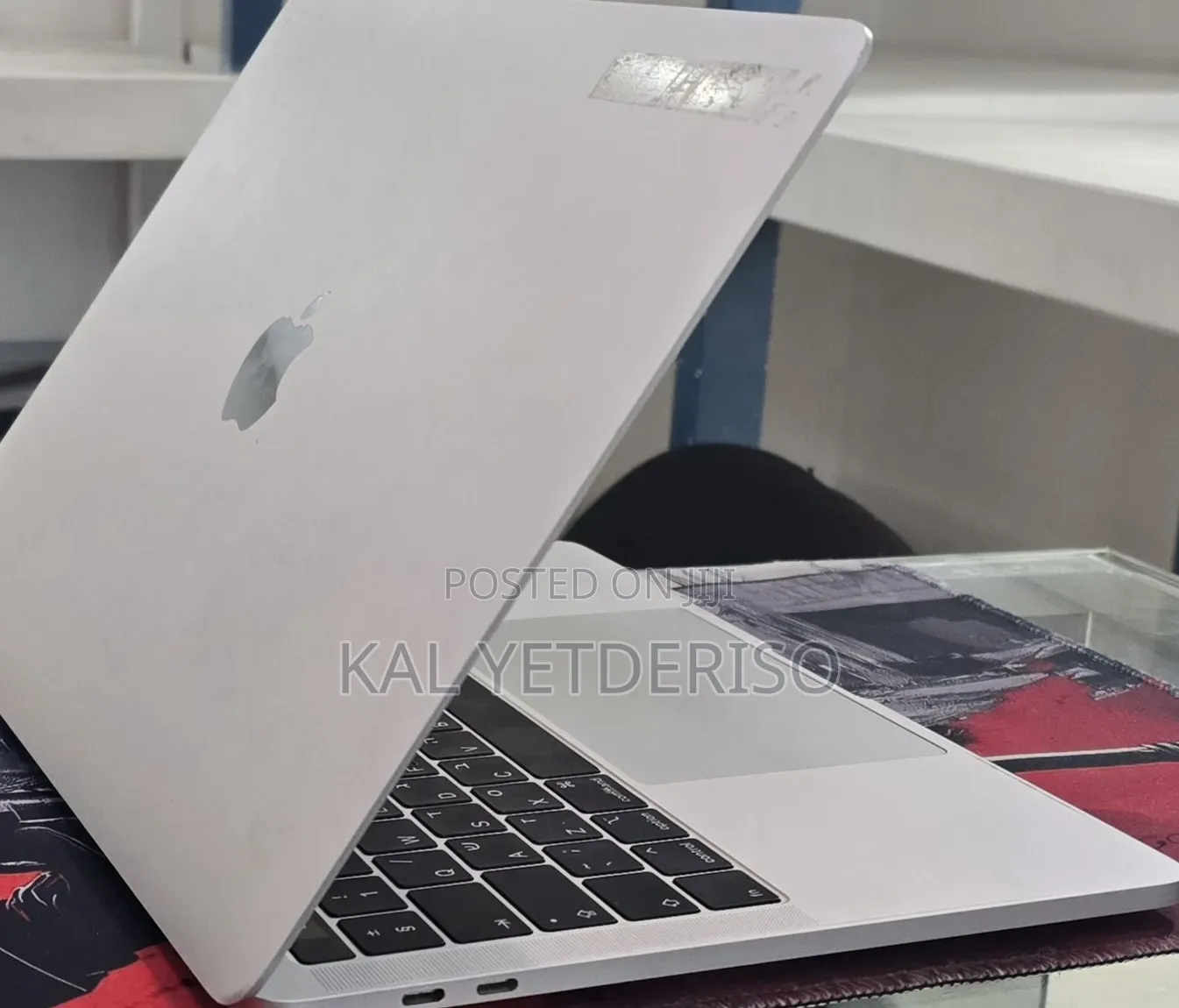 New Laptop Apple MacBook Pro 2018 16GB Intel Core i5 SSD 256GB