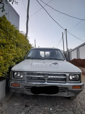 Toyota Hilux 1992 White