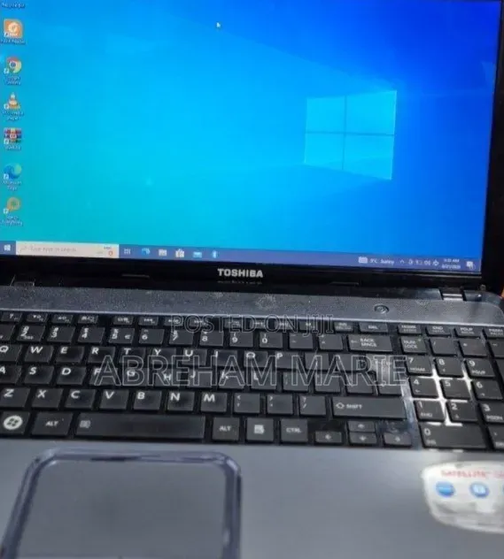 New Laptop Toshiba Satellite C850 4GB Intel Core i3 HDD 1T