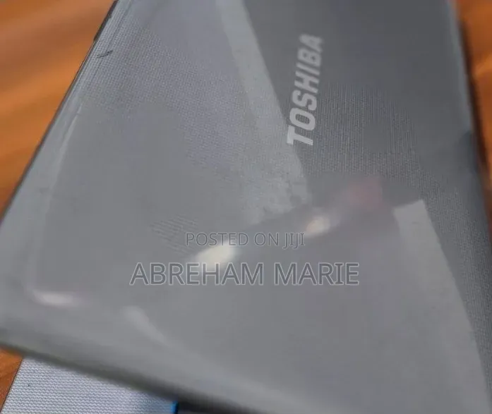 New Laptop Toshiba Satellite C850 4GB Intel Core i3 HDD 1T