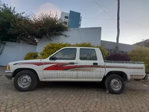 Toyota Hilux 1992 White
