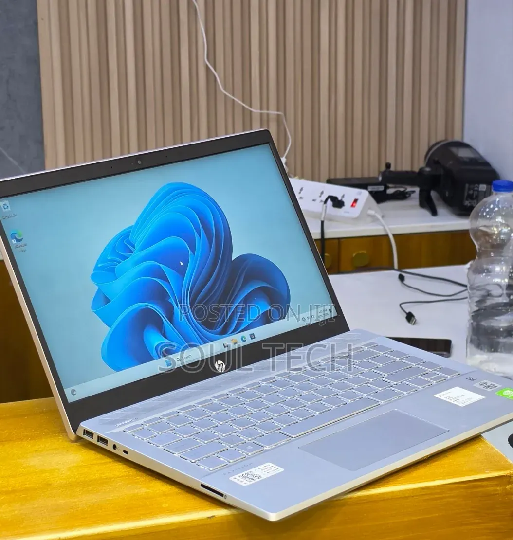 New Laptop HP Pavilion 14 8GB Intel Core i5 SSD 512GB