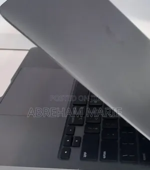 New Laptop Apple MacBook Pro 2020 M1 8GB Apple M1 Pro SSD 256GB