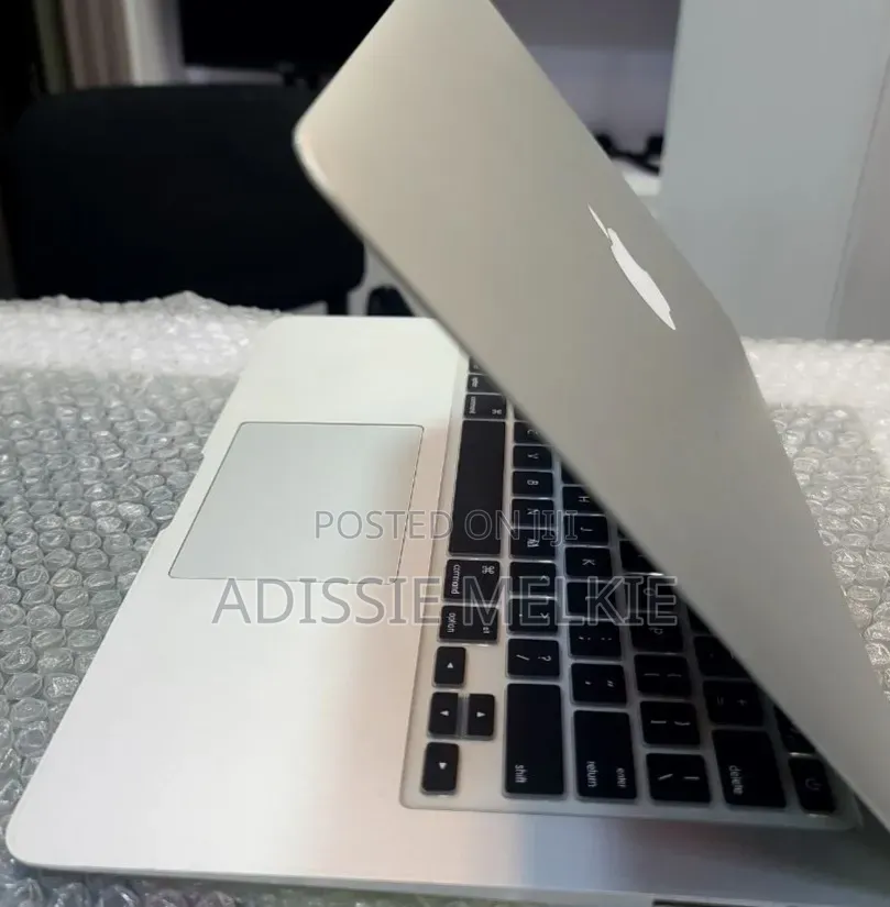 New Laptop Apple MacBook 2017 8GB Intel Core i5 SSD 128GB