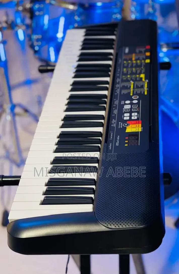 Yamaha F52 Keyobard