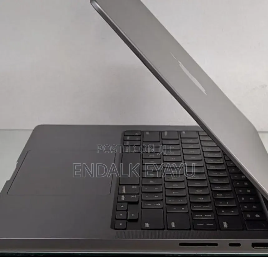 New Laptop Apple MacBook Pro 2021 M1 16GB Apple M1 Pro SSD 512GB