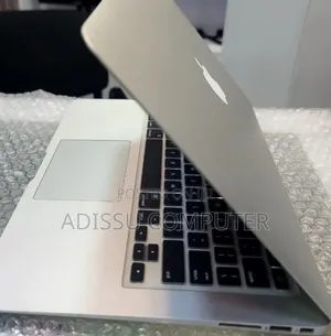 New Laptop Apple MacBook Pro 2017 8GB Intel Core i5 SSD 128GB