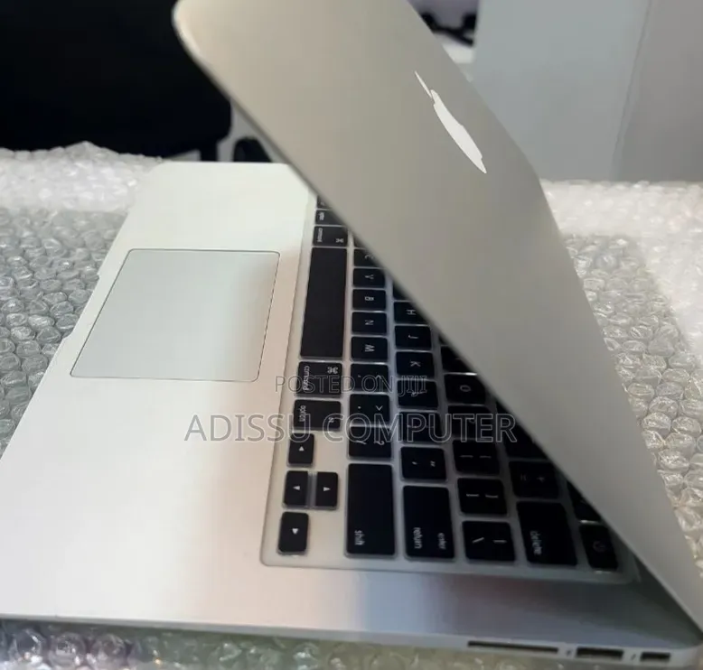 New Laptop Apple MacBook Pro 2017 8GB Intel Core i5 SSD 128GB