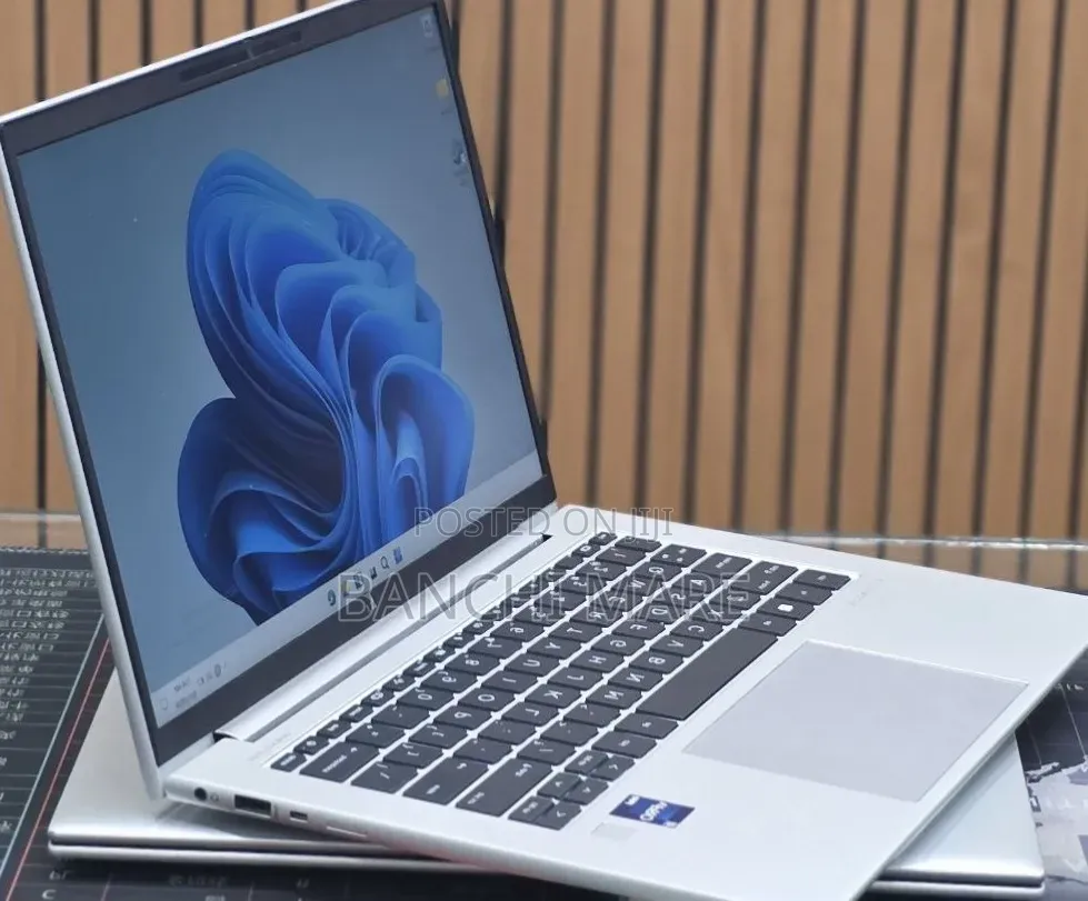 New Laptop HP EliteBook 840 G10 16GB Intel Core i7 SSD 512GB
