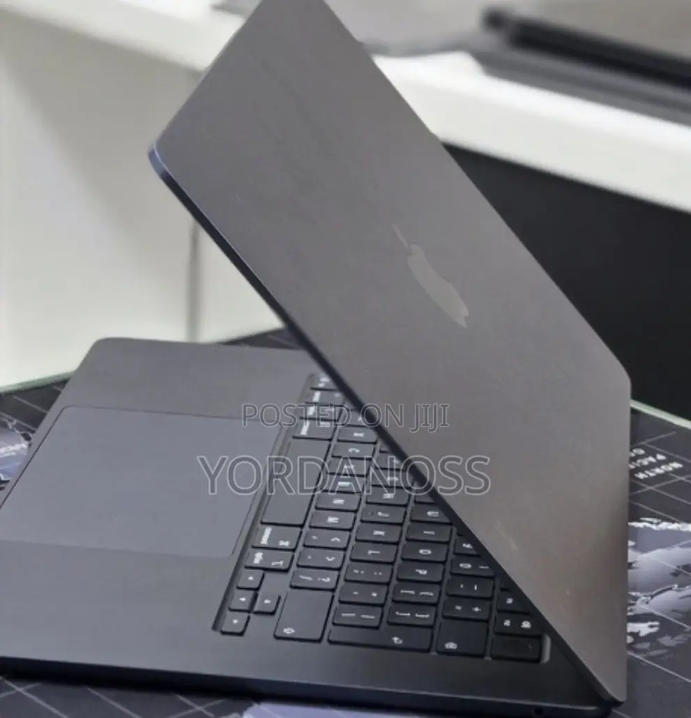 New Laptop Apple MacBook Air 2025 M4 16GB Apple M4 SSD 256GB