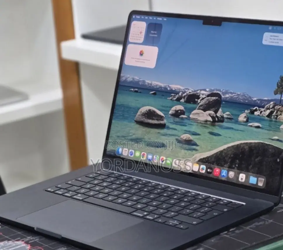 New Laptop Apple MacBook Air 2025 M4 16GB Apple M4 SSD 256GB