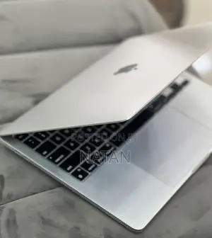 New Laptop Apple MacBook Pro 2022 M2 8GB Apple M2 SSD 512GB