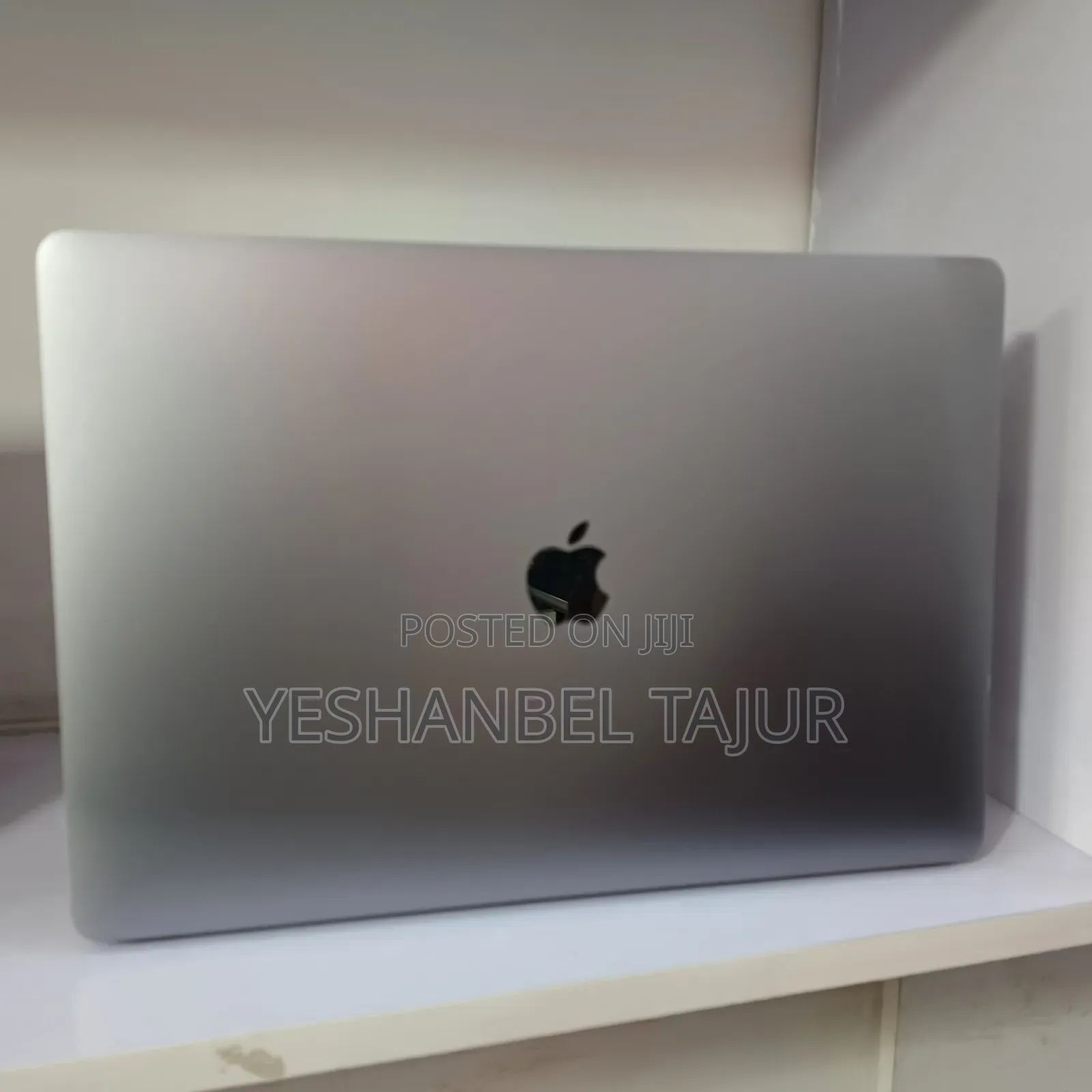 New Laptop Apple MacBook Pro 2019 16GB Intel Core i9 SSD 512GB