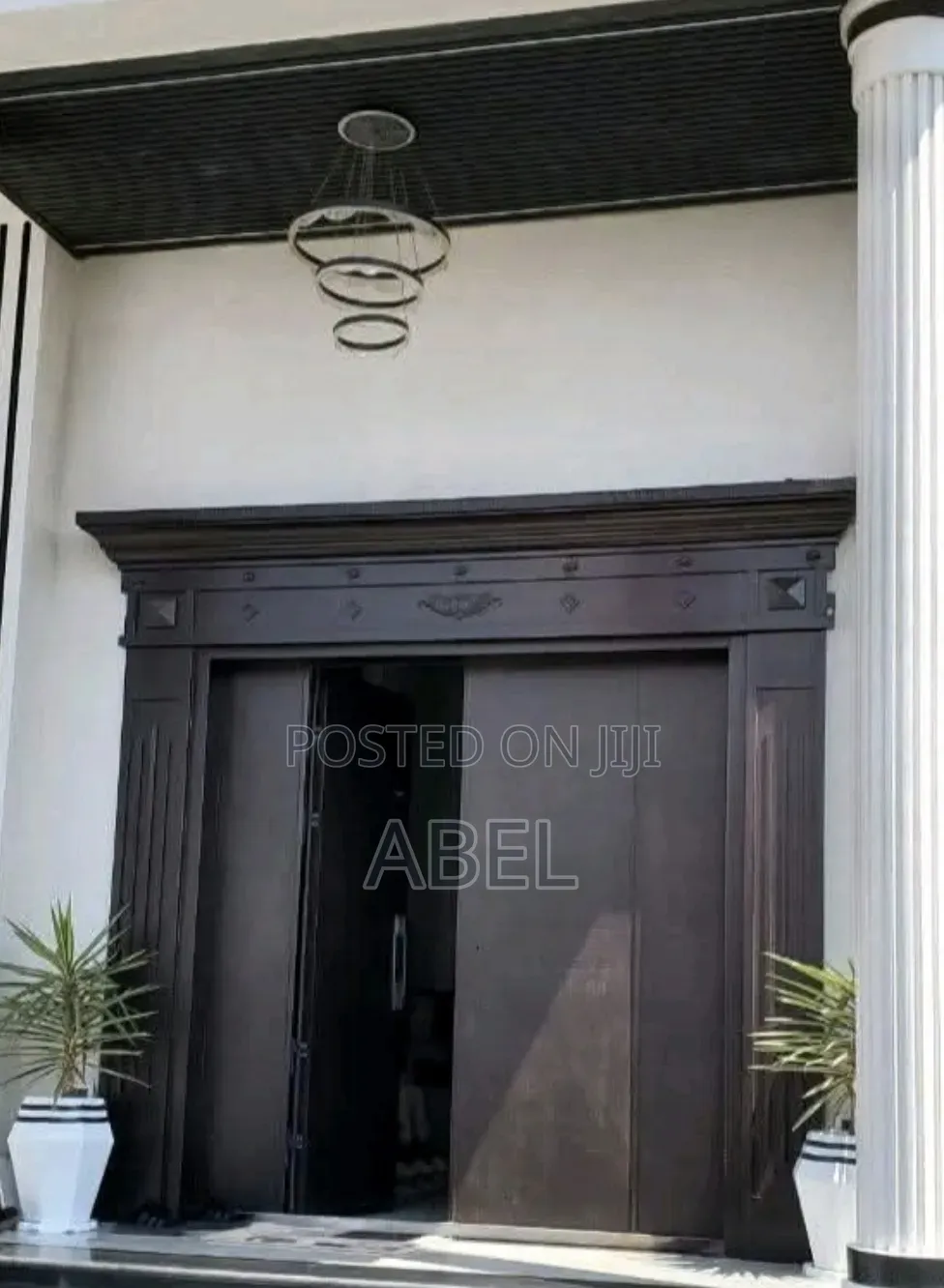 Victor Door: በማንኛውም ቤት ላይ ውብ ሆኖ የሚታይ ዘመናዊ የበር ስብስብ