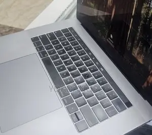 New Laptop Apple MacBook Pro 2018 16GB Intel Core i7 SSD 512GB