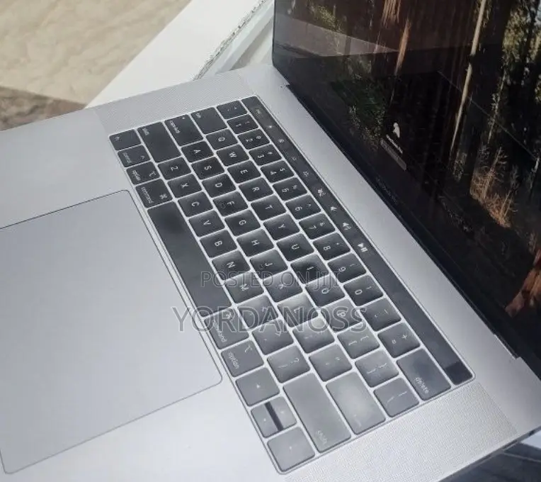 New Laptop Apple MacBook Pro 2018 16GB Intel Core i7 SSD 512GB