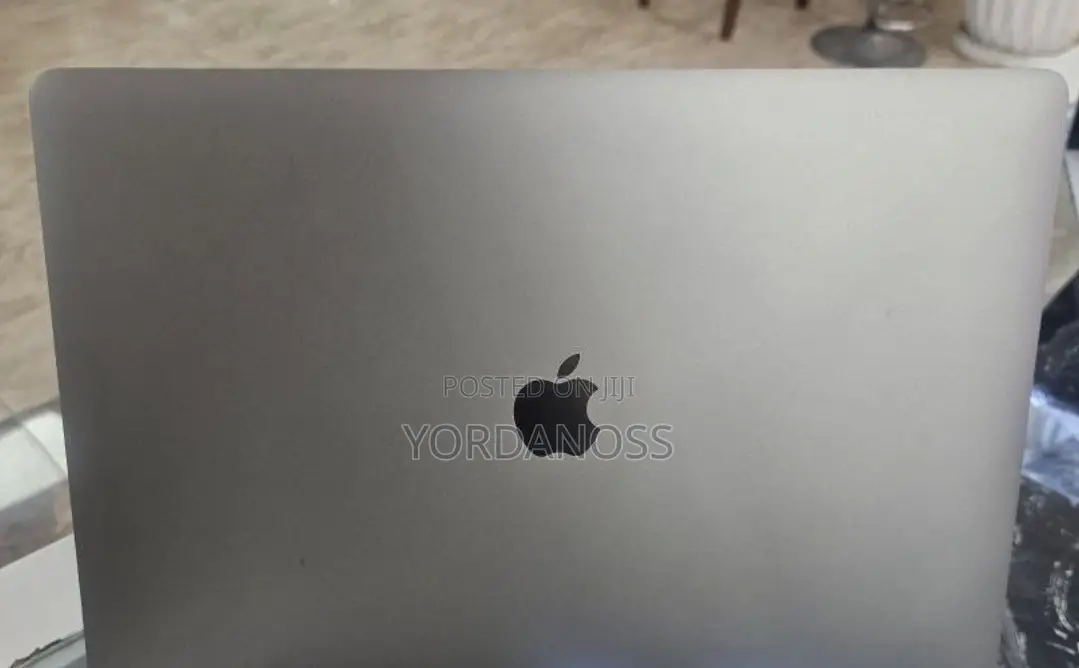 New Laptop Apple MacBook Pro 2018 16GB Intel Core i7 SSD 512GB