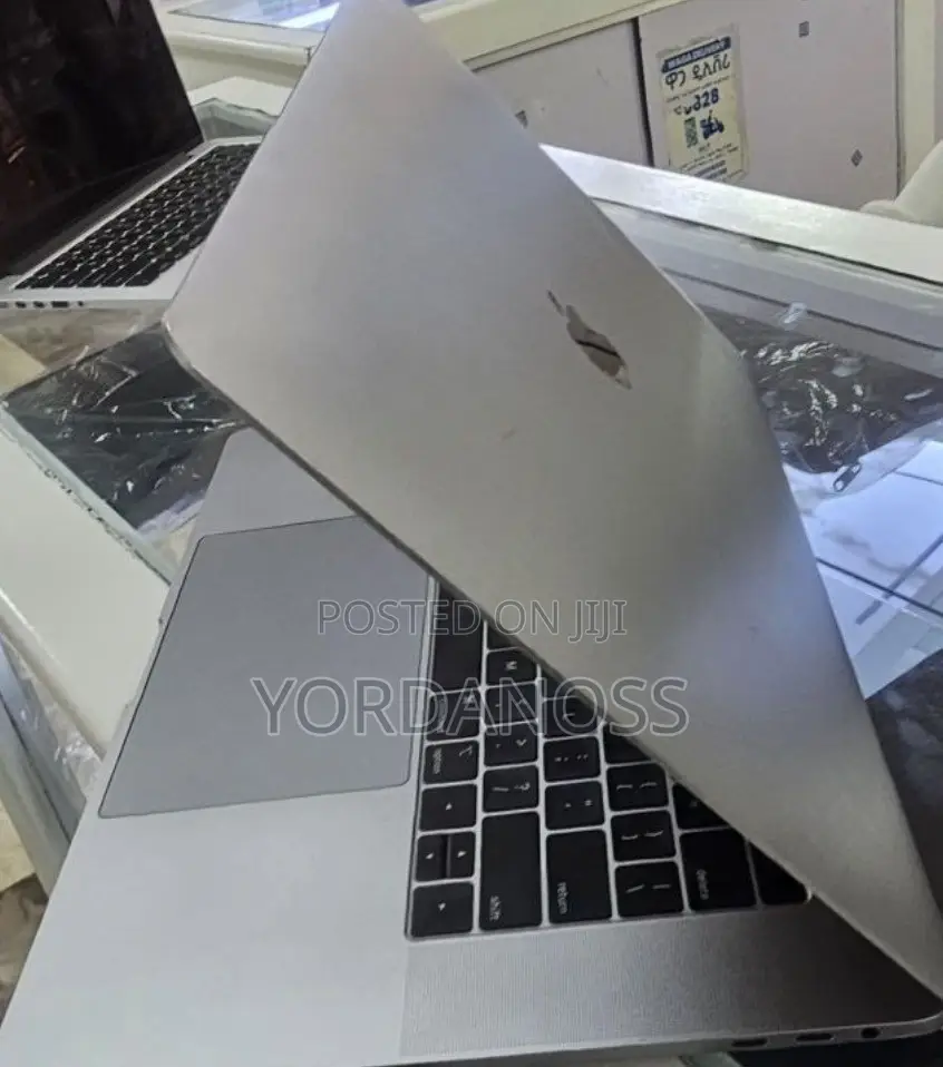 New Laptop Apple MacBook Pro 2018 16GB Intel Core i7 SSD 512GB