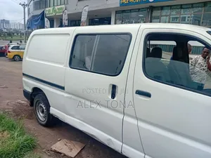 Toyota HiAce 2007 White