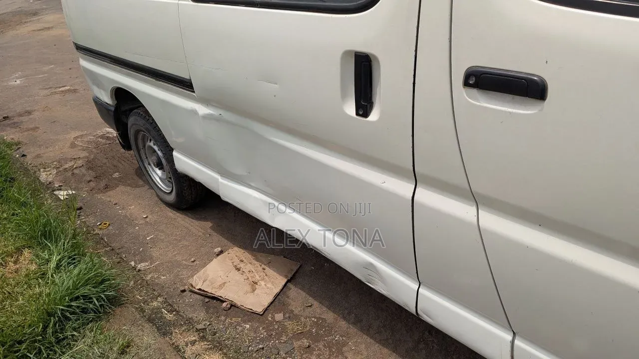 Toyota HiAce 2007 White