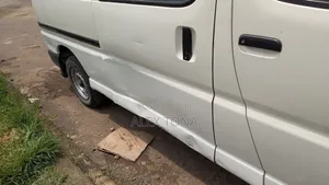 Toyota HiAce 2007 White