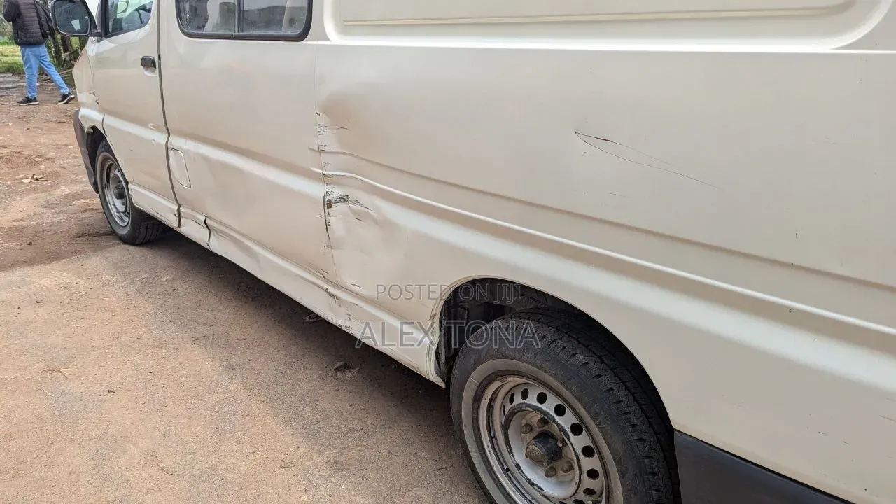 Toyota HiAce 2007 White