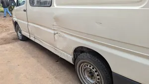 Toyota HiAce 2007 White