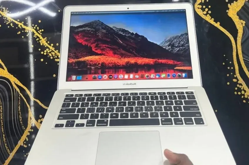 New Laptop Apple MacBook Air 2017 8GB Intel Core i5 SSD 128GB