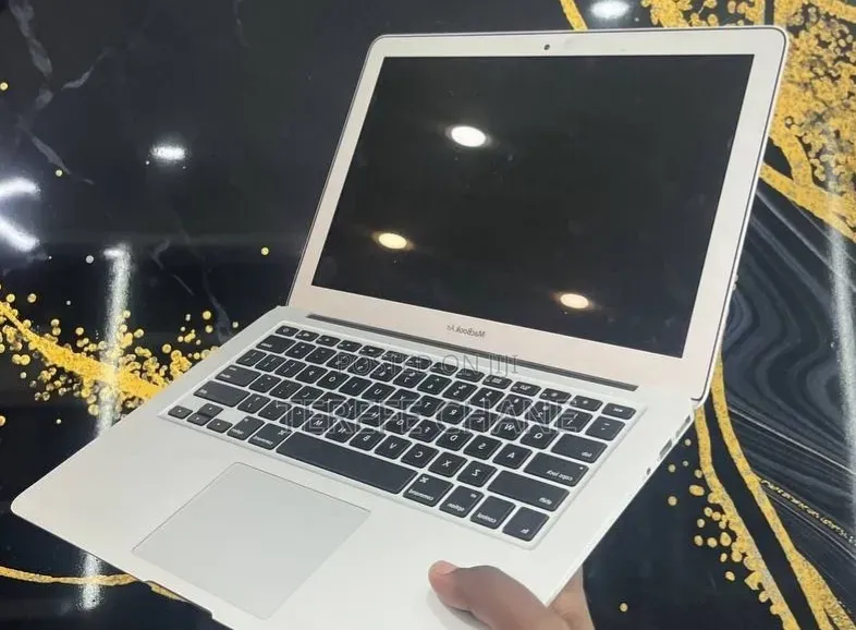 New Laptop Apple MacBook Air 2017 8GB Intel Core i5 SSD 128GB