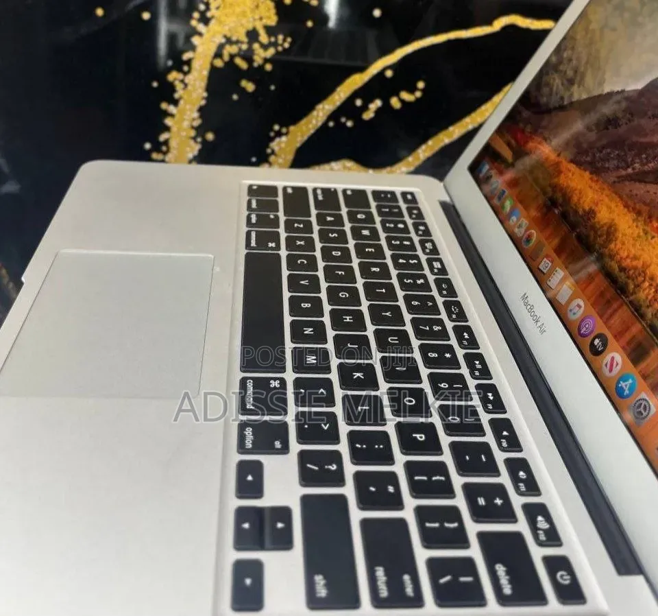 New Laptop Apple MacBook Air 2017 8GB Intel Core i7 SSHD (Hybrid) 128GB