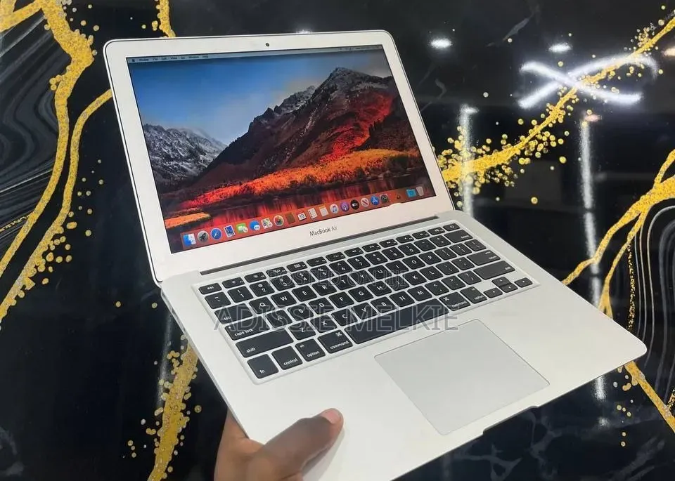 New Laptop Apple MacBook Air 2017 8GB Intel Core i7 SSHD (Hybrid) 128GB