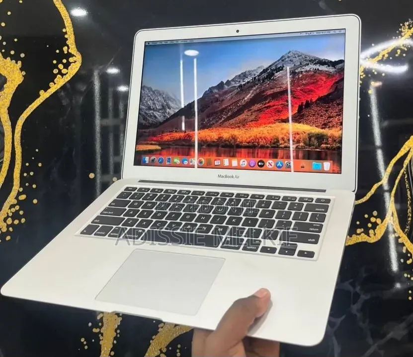 New Laptop Apple MacBook Air 2017 8GB Intel Core i7 SSHD (Hybrid) 128GB