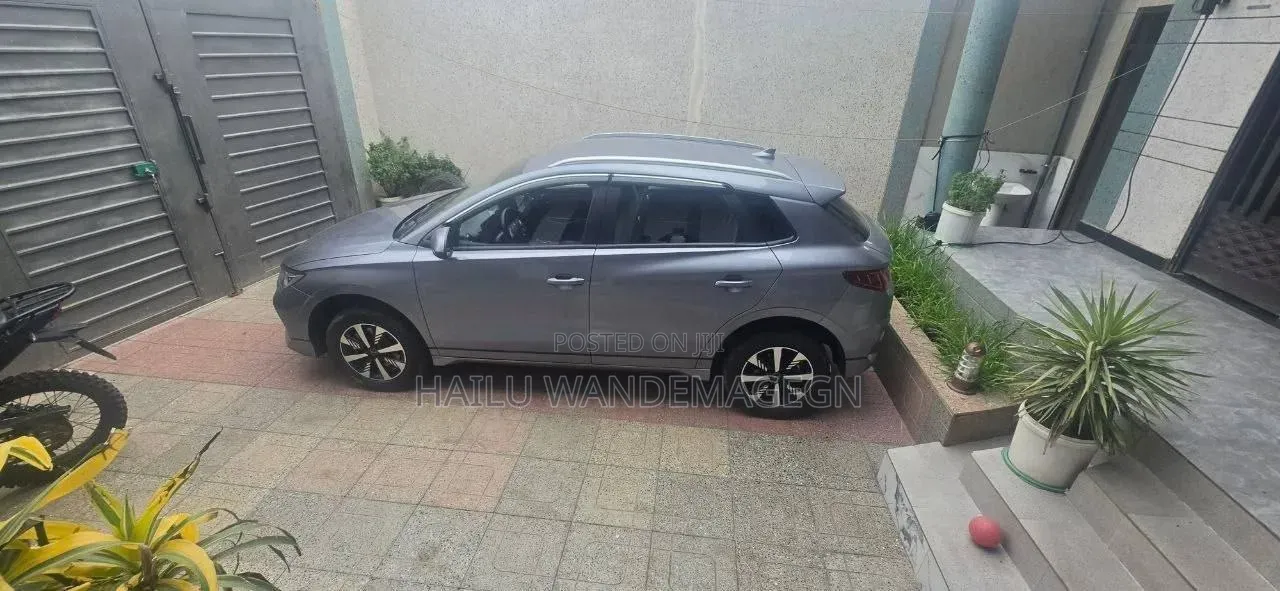 New BYD E2 43 kWh 94 hp FWD 2025 Gray