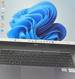 New Laptop Huawei MateBook 13 WRT-W19E 8GB Intel Core i3 SSD 256GB