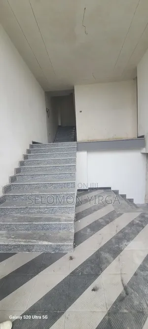 5bdrm House in Adis Ababa, Bole for sale