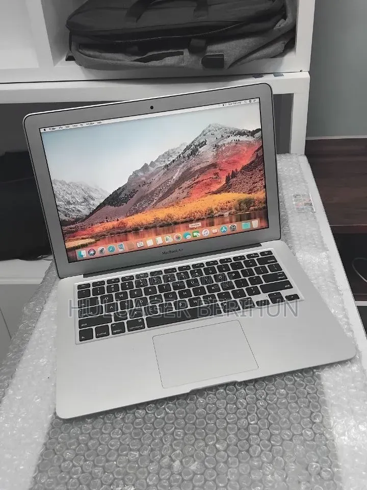 New Laptop Apple MacBook Air 2017 8GB Intel Core i5 SSD 128GB