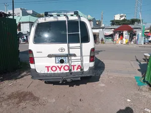Toyota Hilux 2007 White