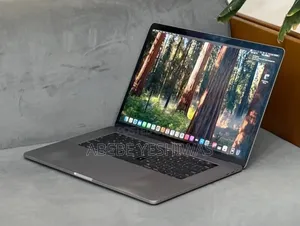 New Laptop Apple MacBook Pro 2018 16GB Intel Core i7 SSD 256GB