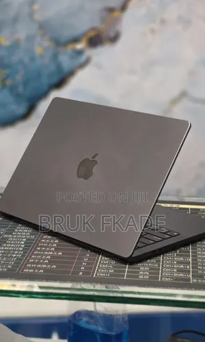New Laptop Apple MacBook Pro 2024 M4 16GB Apple M4 Pro SSD 512GB