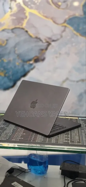New Laptop Apple MacBook Pro 2024 M4 Pro 16GB Apple M4 Pro SSD 512GB