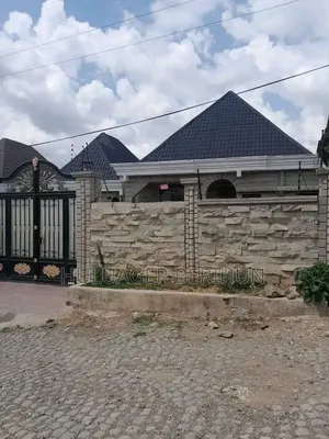 Furnished 4bdrm Villa in Bole for sale