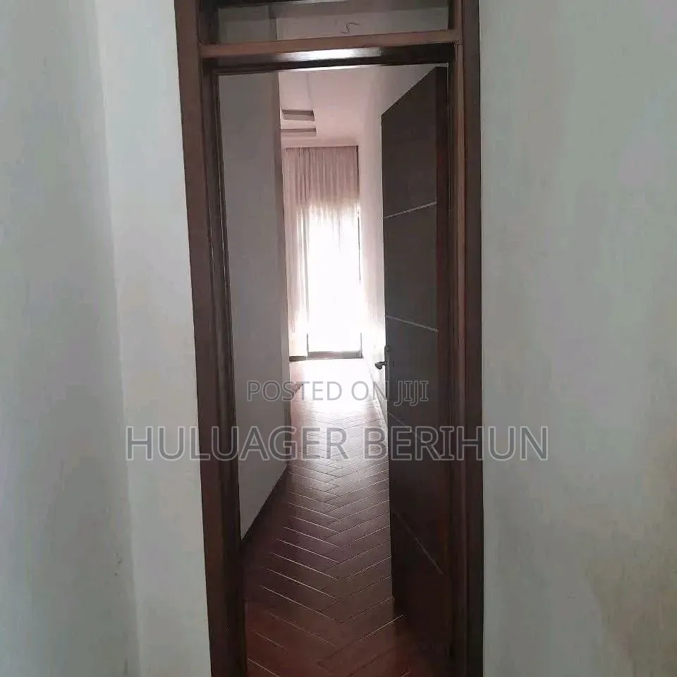 Furnished 4bdrm Villa in Bole for sale