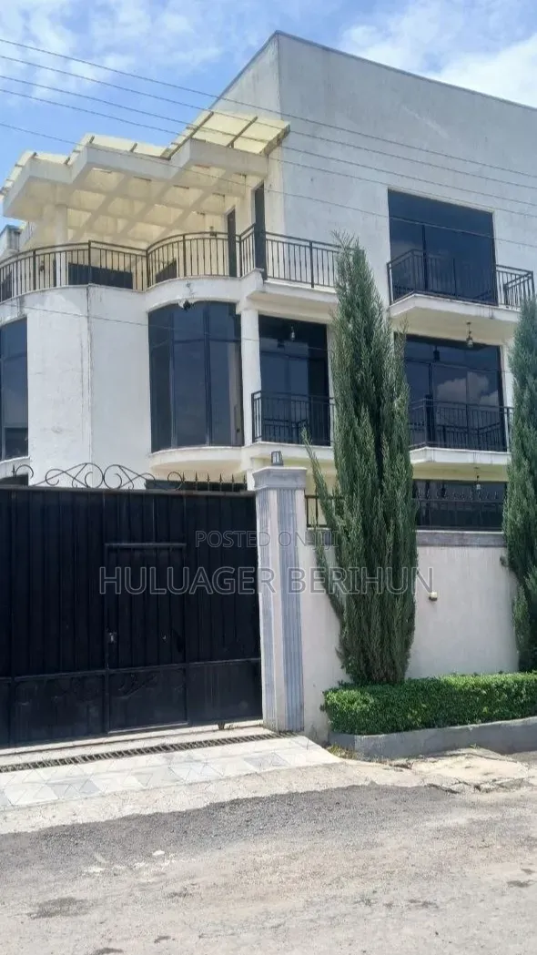 Furnished 8bdrm House in Bole for sale