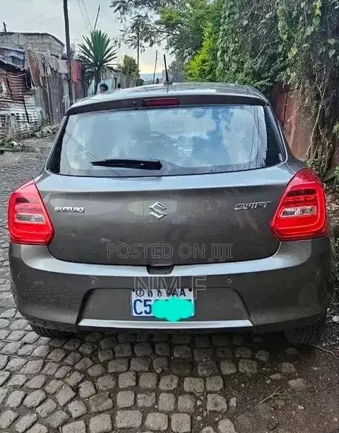 Suzuki Swift 2024 Gray