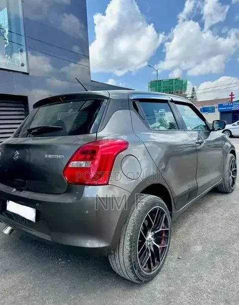 Suzuki Swift 2024 Gray
