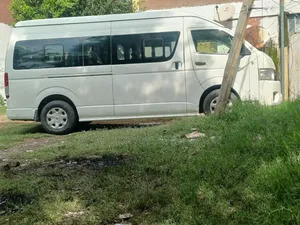 Toyota HiAce 2016 White