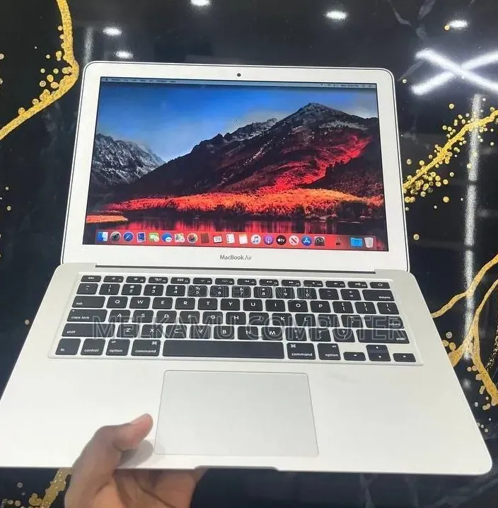New Laptop Apple MacBook Air 2017 8GB Intel Core i5 SSD 128GB