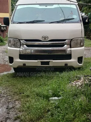 Toyota HiAce 2016 White